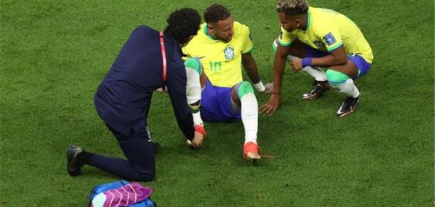طبيب البرازيل يعلن التشخيص المبدئي لإصابة نيمار أمام صربيا في كأس العالم
